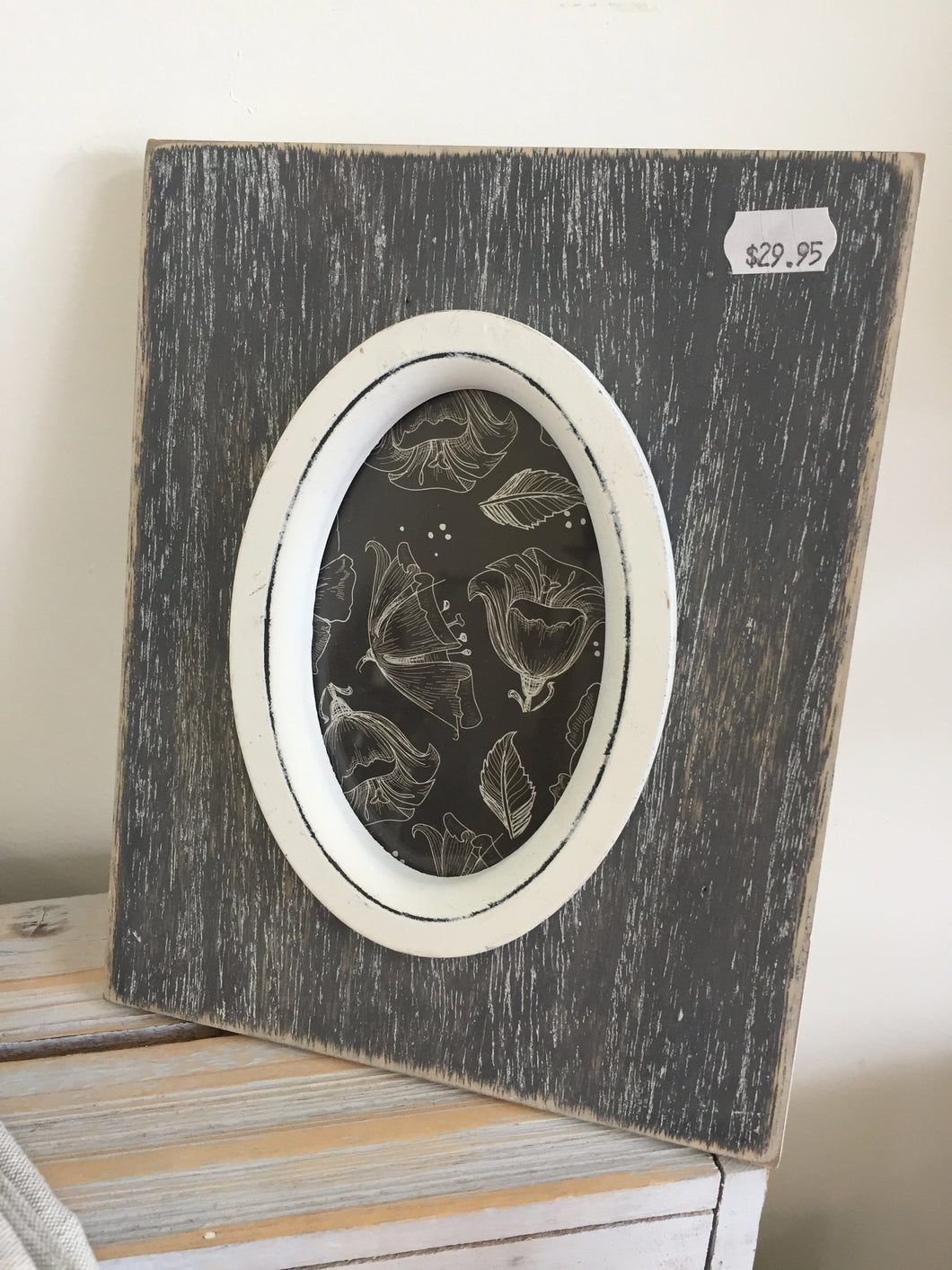 Oval wooden picture frame