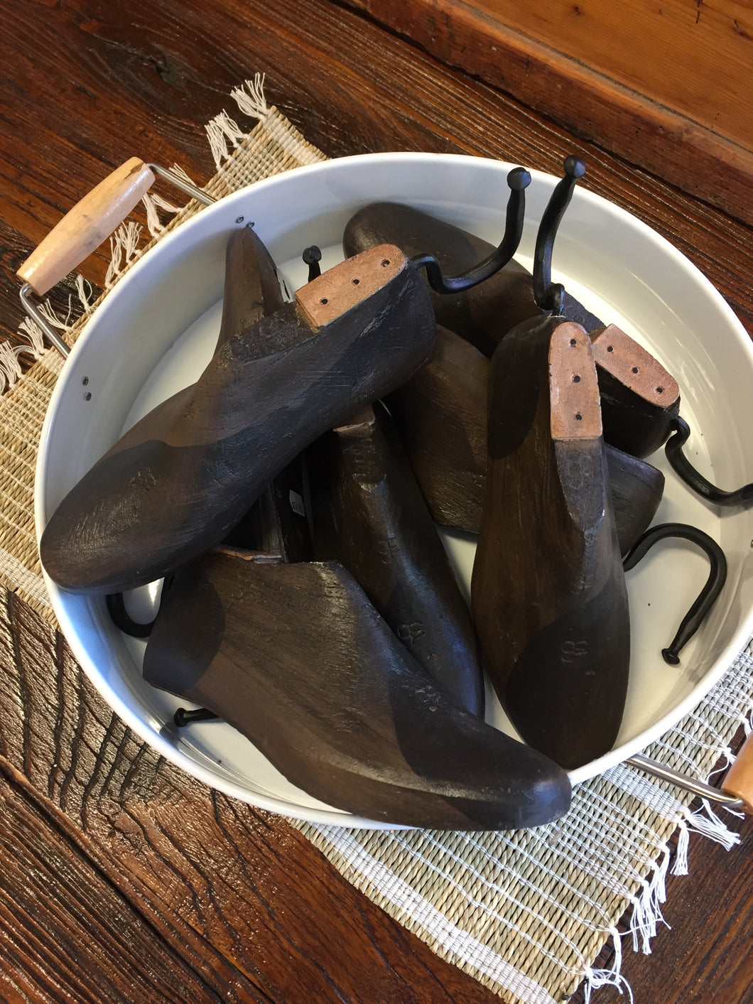 Wooden 'shoe' wall hook